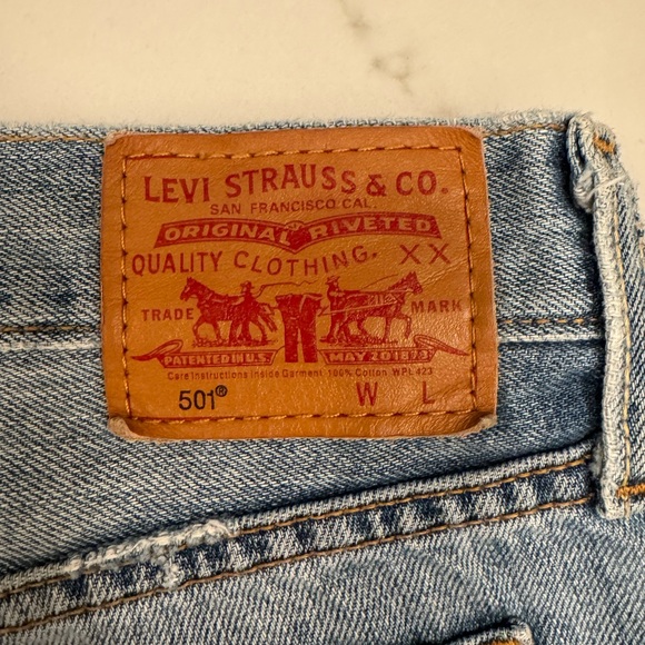 Levi’s Mid Rise Blue Denim Cut Off Shorts, size 28 - Picture 8 of 8